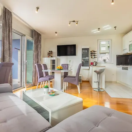 Apartment Urban Makarska